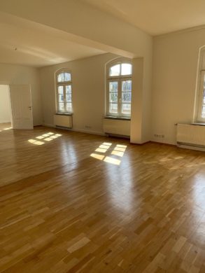 Konferenz - +++5-Raum-Wohnung mit Balkon und Riesenwohnzimmer perfekt für WG+++