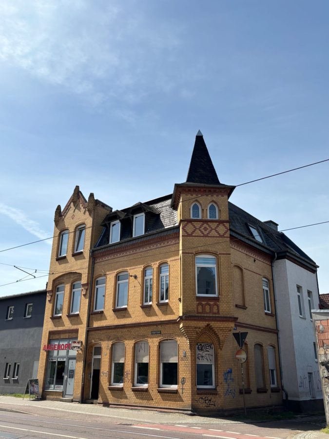 Hausansicht - +++Helle 2,5-Raum-Wohnung im Erdgeschoss in Nord-Halle+++