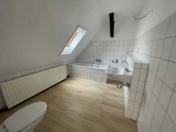 Bad - +++Gemütliche Dachgeschosswohnung in Leuna+++
