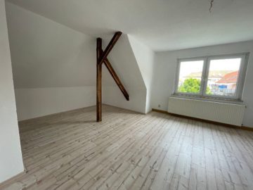 Wohnzimmer - +++Gemütliche Dachgeschosswohnung in Leuna+++