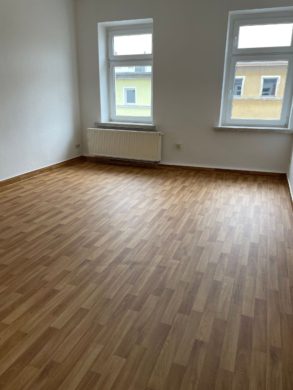 Helles, leeres Zimmer - +++2-Raum-Wohnung mit Einbauküche in der südlichen Innenstadt+++