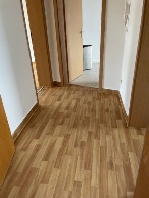 Flur mit Parkettboden - +++2-Raum-Wohnung mit Einbauküche in der südlichen Innenstadt+++