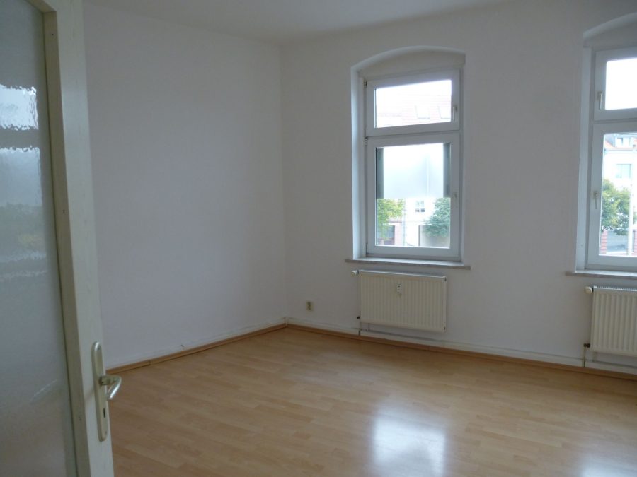 Fassade eines Wohngebäudes - +++Gemütliche 3-Zimmer-Wohnung im Süden von Halle+++