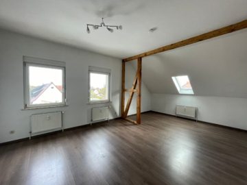 Wohnzimmer - +++Dachgeschosswohnung direkt an der Weißen Elster+++