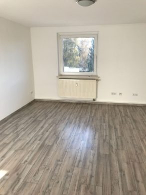 Leeres Zimmer mit Fenster