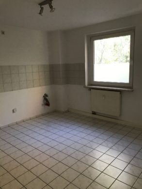 Leerer Raum mit Fliesenboden