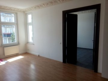 Geräumige 4-Raum-Wohnung mit Loggia im Zentrum von Magdeburg, 39112 Magdeburg, Wohnung