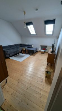 Wohnzimmer - +++3-Raum-Dachgeschosswohnung, praktisch und gemütlich+++