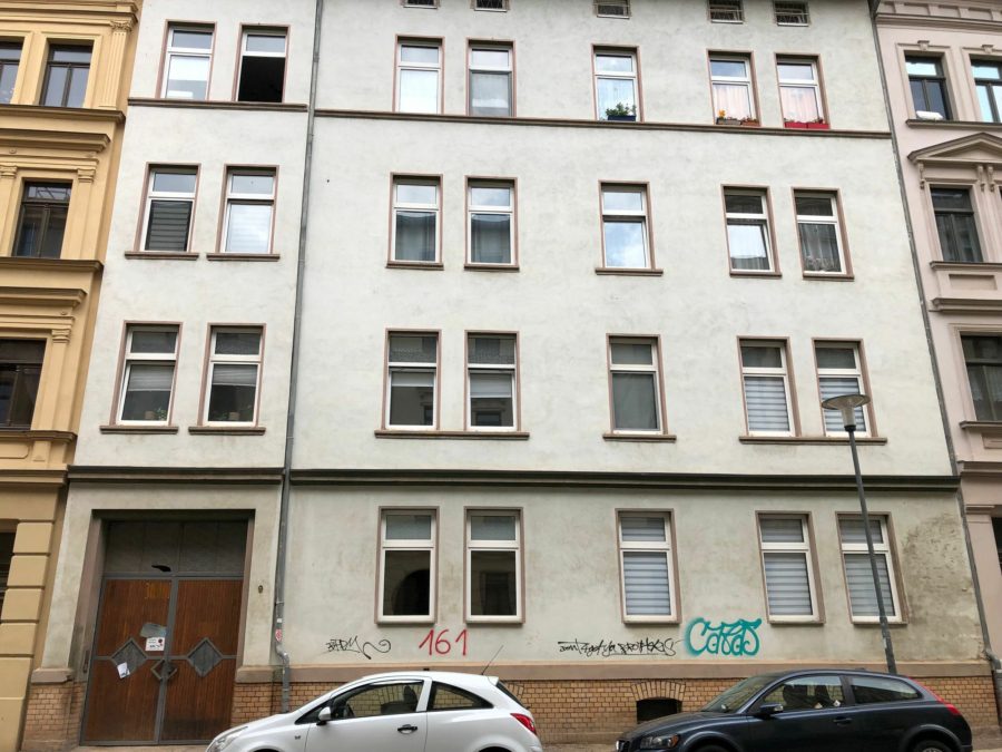 Hausansicht - +++3-Raum-Dachgeschosswohnung, praktisch und gemütlich+++