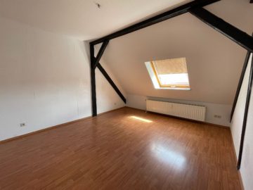 Schlafzimmer - +++Charmante Dachgeschosswohnung in Leuna zu vermieten+++