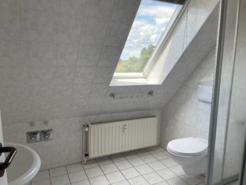 Bad - +++Charmante Dachgeschosswohnung in Leuna zu vermieten+++