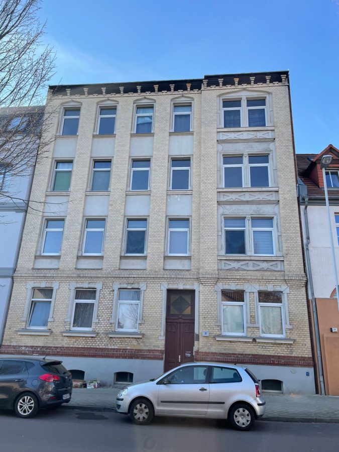 Hausansicht - Praktische 3-Raum-Wohnung in Halle (Saale) zur Miete