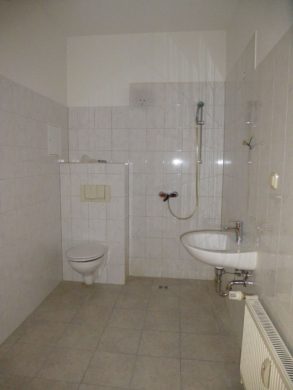 Helles Badezimmer - +++Wohnung mit Balkon im ruhigen Hinterhof+++